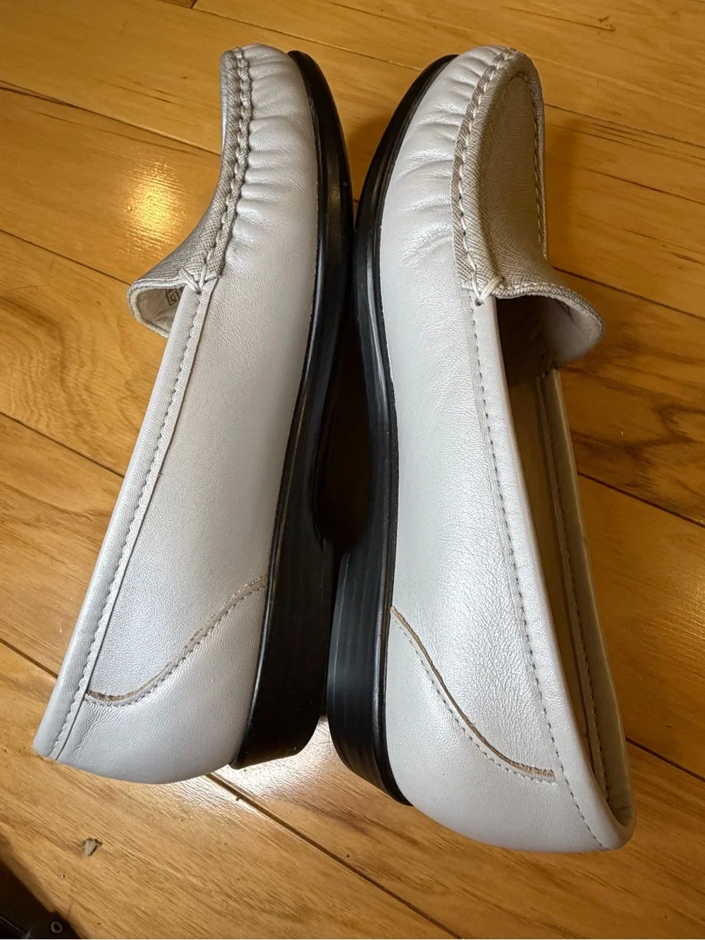 SAS Tripad Comfort Silver Leather Loafers Womens 7.5 W Wide Slip On Shoes